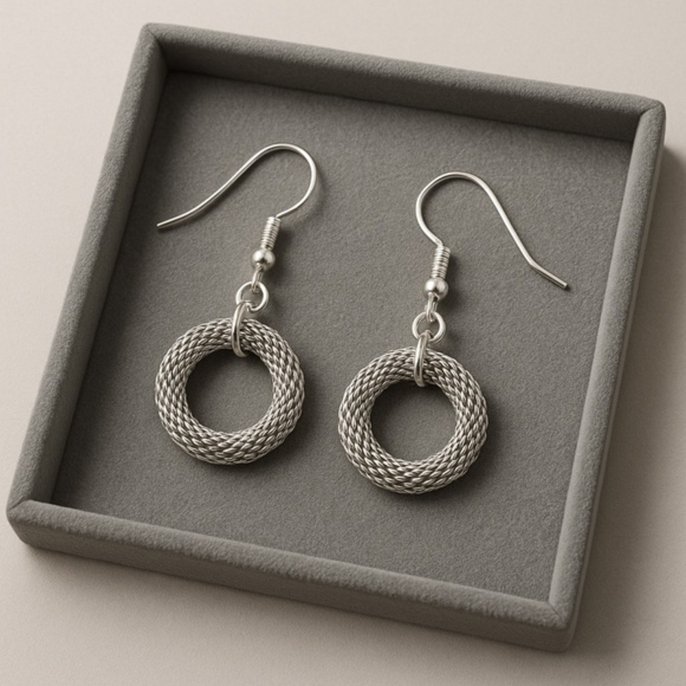 Premier Designs RUNWAY Fishhook earrings New/Like New Unworn #150